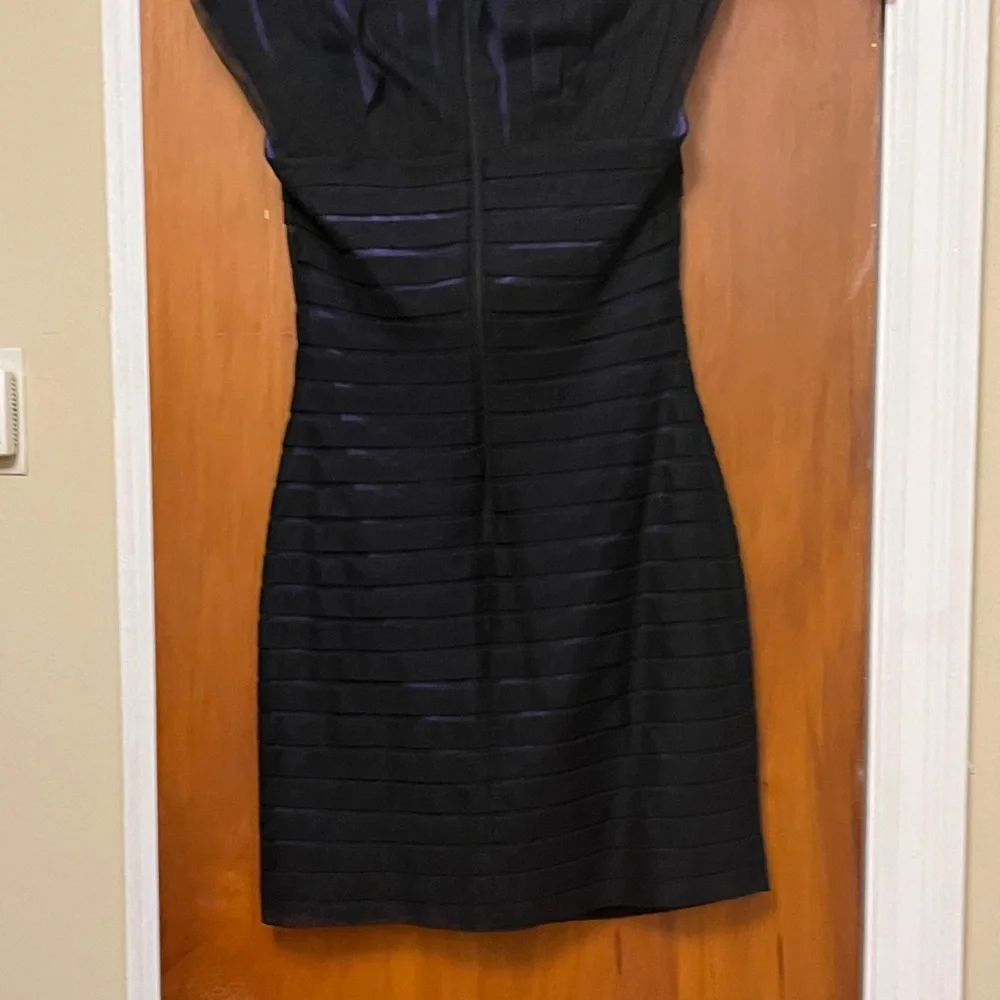 Adrianna Papell Black Ruffle Layer Cap Sleeve Sheath Dress. Spring Size 4.   FC